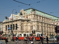 031  Und am "Ring" findet man einen Monumentalbau neben dem anderen.