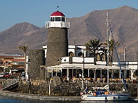 021-Marina Rubicón  Vor dem Hotel liegt der Yachthafen "Marina Rubicon".