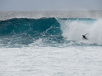 101-La Caleta - Strand und Surfer  Hier bilden sich Wellentunnel.